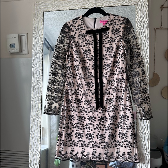 Betsey Johnson beige nude cream with black lace overlay shift dress size 6 tie - Picture 1 of 6